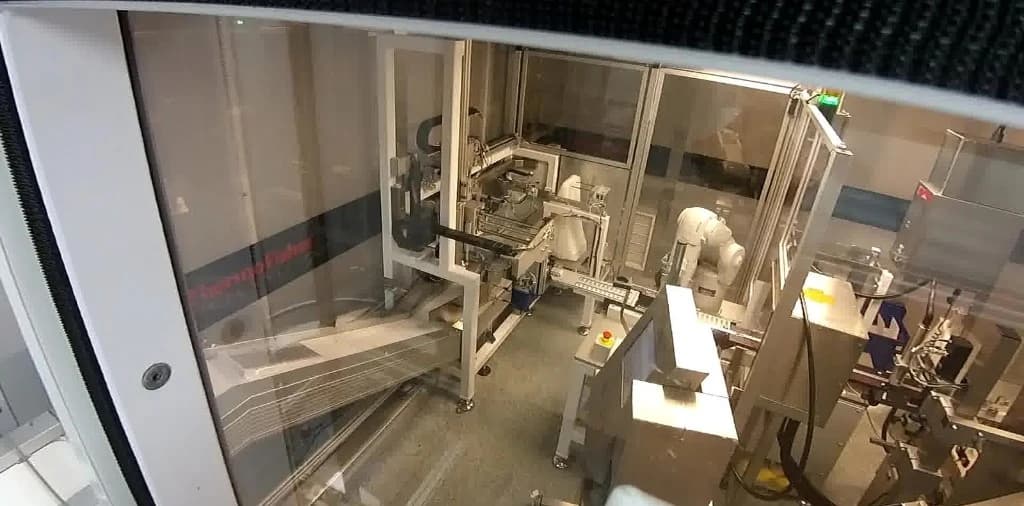 Automated machine vision inspection cell on a diagnostics cartridge filling and sealing line